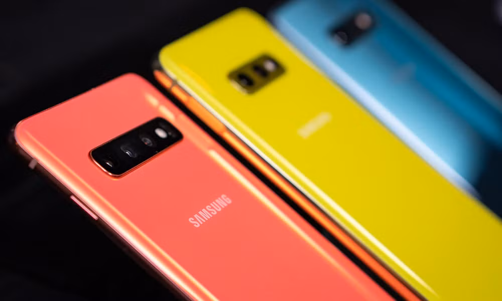 Ngay ngat Galaxy Note 10 ban hong nu tinh dep khong goc chet