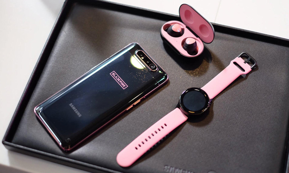 Chiếc Galaxy A80 được trang bị cụm 3 camera trượt độc đáo. Máy được tích hợp con chip SnapDragon 730G, Ram 8GB, bộ nhớ trong 128GB. Màn hình của A80 được thiết kế theo phong cách tràn viền vô cực, kích cỡ 6,7” độ phân giản FullHD+.