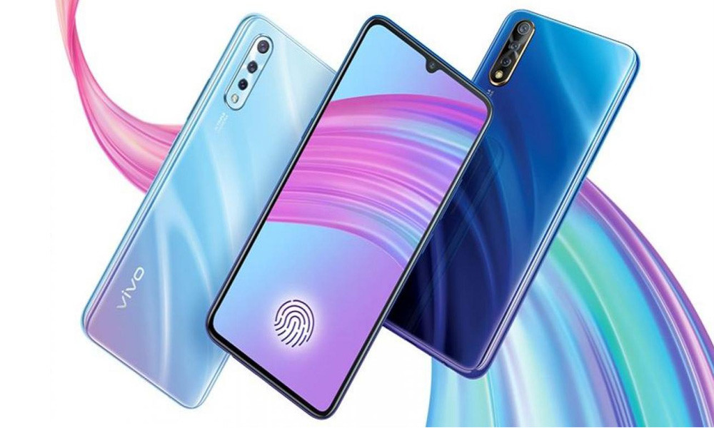 Vivo S1 là đối thủ khá tương xứng với Samsung Galaxy A50. Máy được hướng tới đối tượng người dùng trẻ với mặt lưng được thiết kế hiệu ứng thị giác rất đẹp mắt. Cụm 3 camera sau của thiết bị cũng có 1 ống kính góc rộng.