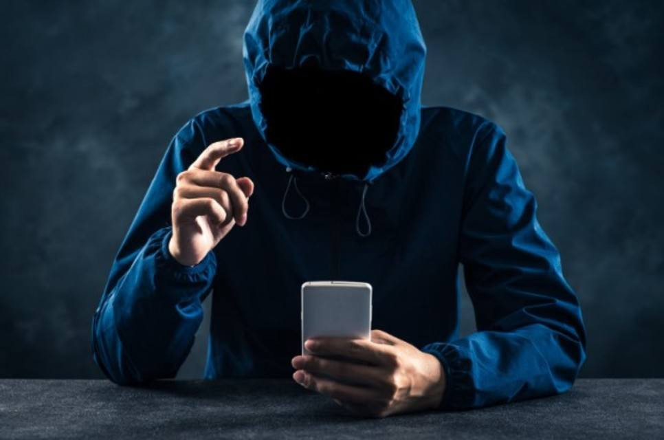 Những người sử dụng chúng sẽ có xu hướng lạm dụng công cụ này, để tiến hành các hành vi phạm tội nghiêm trọng hơn. Tuy nhiên, chúng tôi cũng đánh giá rất cao Google. Ngay khi nhận được báo cáo của chúng tôi, phía Google đã cho gỡ hết các ứng dụng theo dõi này.