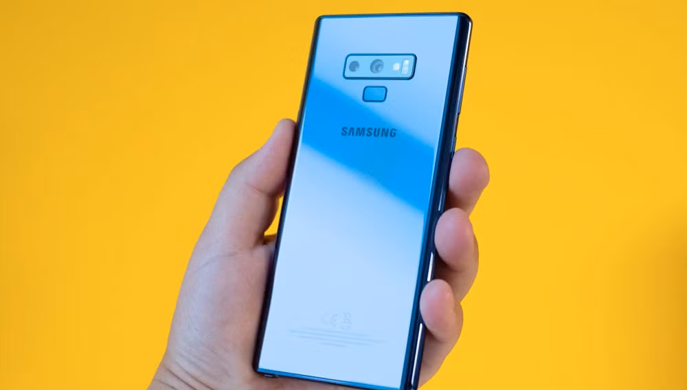 Mốc thời gian 8/8 đã được Samsung ấn định để giới thiệu Note 10. Thiết bị sẽ có 3 phiên bản, bao gồm: Note 10, Note 10+ và Note 10 5G. Trong đó, Note 10 và Note 10+ sẽ có thiết kế giống nhau, tuy nhiên kích thước của bản Plus sẽ lớn hơn, đồng thời sẽ có thêm cảm biến ToF và dung lượng pin lớn hơn để tối ưu cho kích thước màn hình lớn.