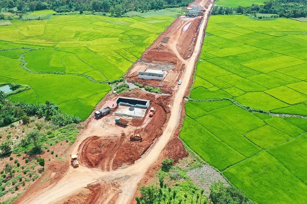 Doanh nghiệp Việt với các dự án cao tốc trọng điểm của đất nước Doanh nghiep Viet voi cac du an cao toc trong diem cua dat nuoc