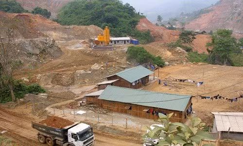 Diem nong 24h: Van chua bat duoc ke bien thai rach dui phu nu-Hinh-11