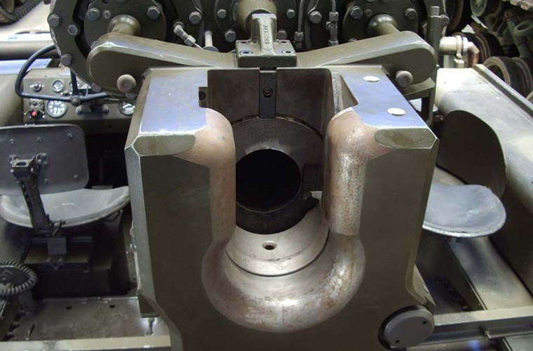 Cận cảnh bộ phận nạp đạn pháo.