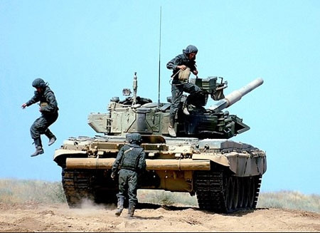 Áo có thể ngăn chống mảnh đạn bay với tốc độ đến 550 m/s. Diện tích bảo vệ thân là hơn 45 dm2, trọng lượng dưới 3,5 kg. Các bộ phận giáp của bộ quần áo được làm bằng vải chống đạn dệt bằng sợi Armos của Nga có xử lý ẩm và chống thấm dầu.