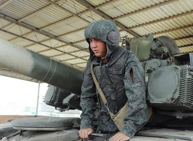 Trong thành phần bộ Kovboi gồm: 1 áo giáp chống mảnh đạn cấp 1 6B15-1, bộ áo liền quần chống cháy 6B15-3) và áo trùm mũ công tác đặc biệt chống mảnh đạn 6B15-2. Kovboi do hãng TsNIITochmash phát triển và Trung tâm ARMOKOM sản xuất.