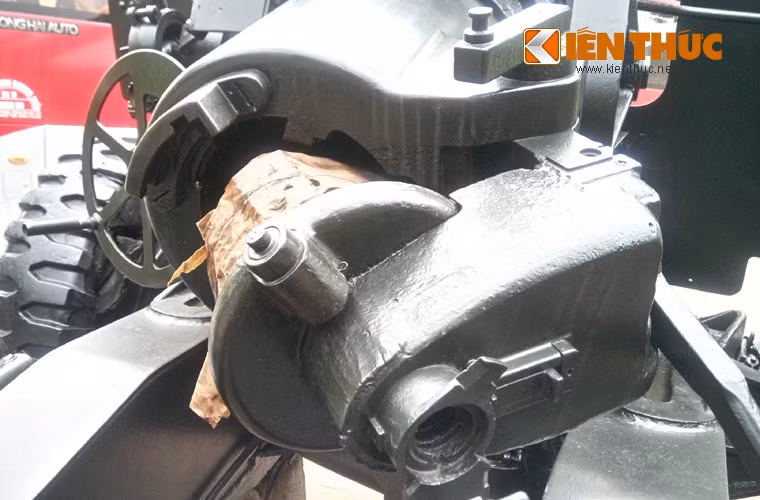 Pháo có thể bắn nhiều loại đạn gồm: Đạn nổ mạnh M102 hoặc M107 (chứ 6-7kg TNT); đạn khói; đạn chiếu sáng và đạn hóa học.