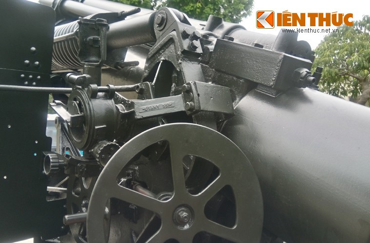 Cần tới kíp pháo thủ 11 người để vận hành khẩu pháo này.