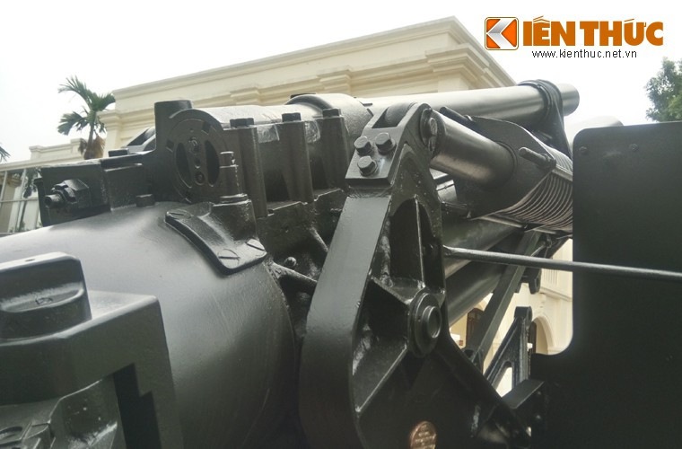 Trong cuộc chiến tranh Việt Nam, lựu pháo M114 155mm được đánh giá là khá cơ động, có thể tác chiến trên các điạ hình khó khăn như rừng rậm, đất bùn lầy. Tuy nhiên, dù có cỡ nòng lớn hơn và hoả lực mạnh hơn loại pháo M-46 130mm cuả Quân đội ta nhưng nó lại có tốc độ bắn chậm hơn và tầm bắn kém hơn, chính vì vậy trong các cuộc đấu pháo, yểm trợ, pháo 155mm thường bị thua thiệt.