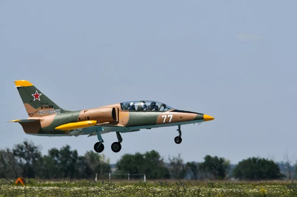 Trước đây, Liên bang Xô Viết có đến 15 trường đào tạo nữ phi công. Số lượng cao đó cũng do trong thời kỳ chiến tranh và chiến tranh lạnh sau đó.