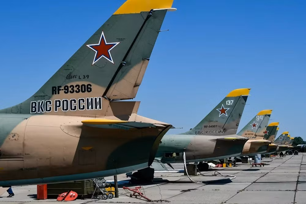 Dàn máy bay L-39 tại sân bay ở Krasnodar.
