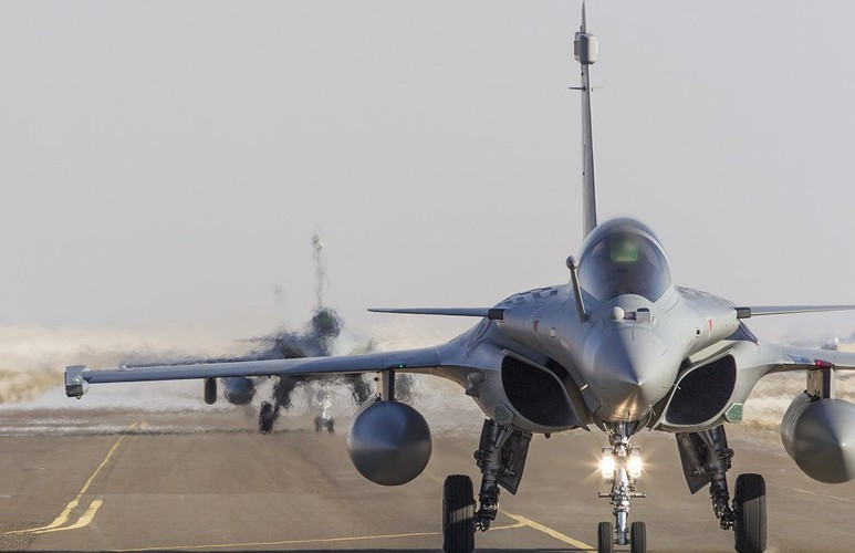 Rafale tham chiến lần đầu trong chiến dịch Bình minh Odyssey, thiết lập vùng cấm bay trên lãnh thổ Libya vào tháng 3/2011. Hiện nay những chiếc máy bay này vẫn đang tham chiến tại Syria và nhận được những đánh giá tích cực.