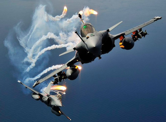 Tiêm kích Rafale có tới 14 điểm treo vũ khí dưới cánh với phiên bản B/C, 13 điểm với phiên bản hải quân.