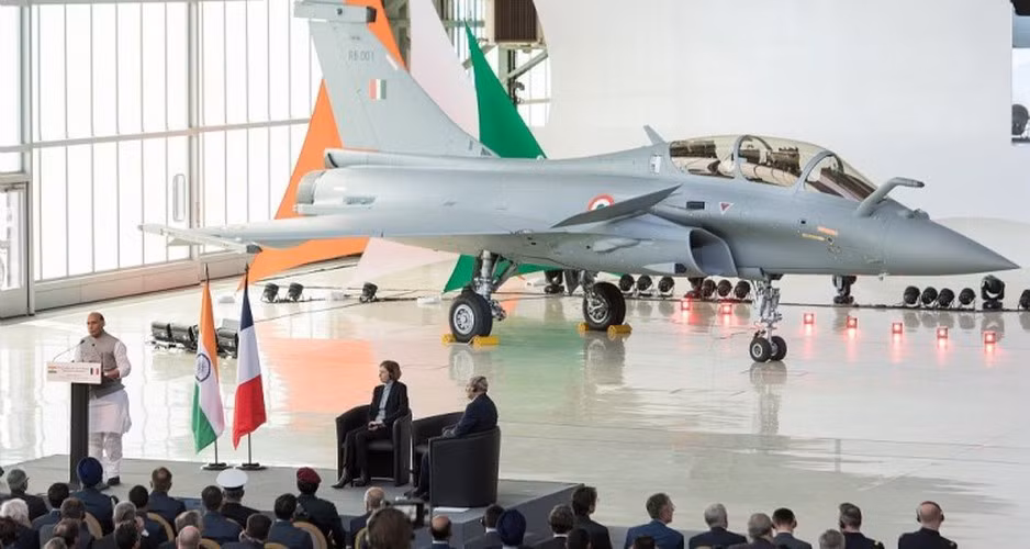 Trong khi Su-30MKI có nhiều nét tương đồng với dòng Su-27/30/35 hiện đang có trong biên chế Trung Quốc thì Rafale lại là một chiến đấu cơ riêng biệt.