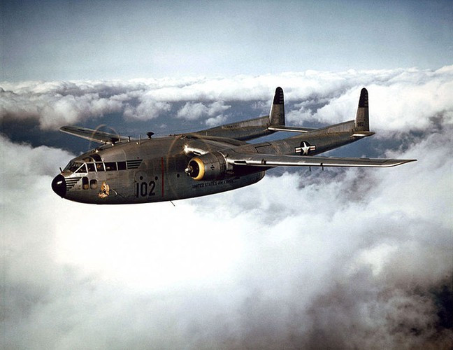 C-119 Flying Boxcar được đưa vào hoạt động từ năm 1949. Máy bay vận tải hai thân này có thể chở theo 62 binh lính hoặc 13,6 tấn hàng hóa. Boxcar phục vụ rộng rãi trong Chiến tranh Triều Tiên. C-119 cũng có phiên bản tấn công mặt đất với 4 súng máy M134 Minigun với tốc độ bắn 6.000 viên/phút. Khoảng 1.150 chiếc đã được xuất xưởng, Không quân Mỹ cho phi cơ này nghỉ hưu vào cuối những năm 1960.