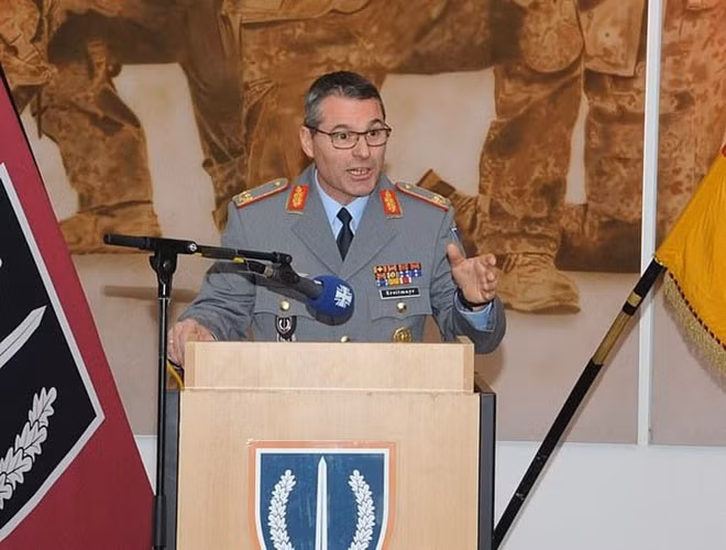 Tháng trước, Chuẩn tướng Markus Kreitmayr, 52 tuổi đã gửi thư cho từng thành viên của KSK cảnh báo rằng đơn vị đang trải qua “giai đoạn khó khăn nhất trong lịch sử”, The Times đưa tin.