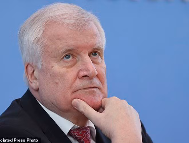 Bộ trưởng Nội vụ Đức Horst Seehofer cho biết, tội phạm có động cơ chính trị ở nước này trong năm 2019 đã tăng 14,2% so với năm trước. Đây là mức cao thứ hai kể từ khi chính quyền bắt đầu theo dõi các tội danh có liên quan đến tư tưởng cực hữu vào năm 2001.