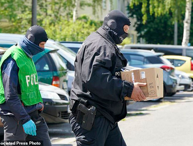 Đầu năm 2020, đã có báo cáo rằng trong quân đội Đức hiện có hơn 500 người nghi là phần tử cực đoan cánh hữu, đặc biệt tập trung vào hàng ngũ KSK ưu tú.