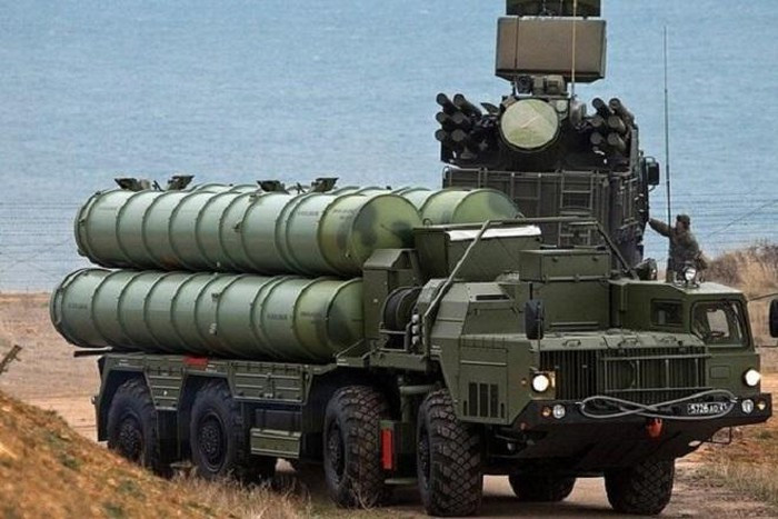 Tên lửa phòng không S-400.