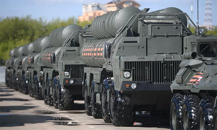 Tên lửa phòng không S-400.