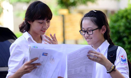 4. Bộ GD&amp;ĐT công bố điểm sàn đại học 2015 là 15 14h chiều 28/7, hội đồng xác định tiêu chí đảm bảo chất lượng đầu vào tuyển sinh đại học, cao đẳng chính quy năm 2015 đã thống nhất đưa ra ngưỡng tối thiểu thí sinh phải đạt được là 15 điểm. Ngưỡng xét tuyển vào đại học, cao đẳng được xác định dựa trên phổ điểm của thí sinh, chỉ tiêu tuyển sinh của các trường, đặc điểm vùng miền, đảm bảo hệ số dôi dư để các trường có thể tuyển đủ thí sinh