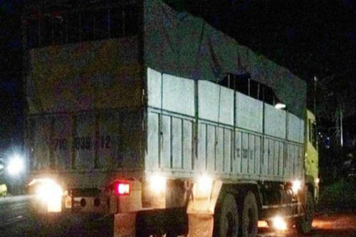 5. Gây tai nạn, bỏ mặc nạn nhân nguy kịch để... hôi của Khoảng 8h tối ngày 5/8, xe tải BKS 71C-030.12, do lái xe Võ Minh Danh điều khiển chạy đến km số 6, thuộc quốc lộ 14, xã Đồng Tiến, huyện Đồng Phú, tỉnh Bình Phước thì bất ngờ tông thẳng xe máy BKS 48B1-226.52 của ông Đặng Xuân Hoán. Hậu quả ông Hoán bất tỉnh tại chỗ… Điều đáng nói, lái xe Danh và phụ xe đã bỏ mặc nạn nhân để lượm những cọc tiền lên tới khoảng 100 triệu đồng bỏ túi...