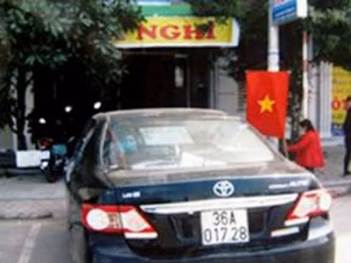 Nhung quan chuc Viet bi mat chuc quyen vi bo bich, gai gu-Hinh-6