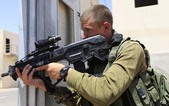 Súng được trang bị cho các đơn vị đặc nhiệm hoặc các cơ quan chấp pháp của các nước Azecrbaijan, Brazil, Colombia, Georgia, Honduras, Ấn Độ, Macedonia, Nigeria, Bồ Đào Nha, Mỹ, Thái Lan, Thổ Nhĩ Kỳ, Ukraine, Philippines, Chad, Ethiopia và Việt Nam.