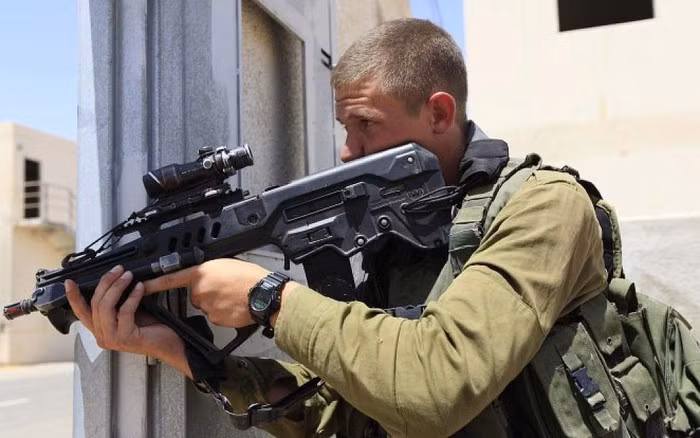 Súng được trang bị cho các đơn vị đặc nhiệm hoặc các cơ quan chấp pháp của các nước Azecrbaijan, Brazil, Colombia, Georgia, Honduras, Ấn Độ, Macedonia, Nigeria, Bồ Đào Nha, Mỹ, Thái Lan, Thổ Nhĩ Kỳ, Ukraine, Philippines, Chad, Ethiopia và Việt Nam.