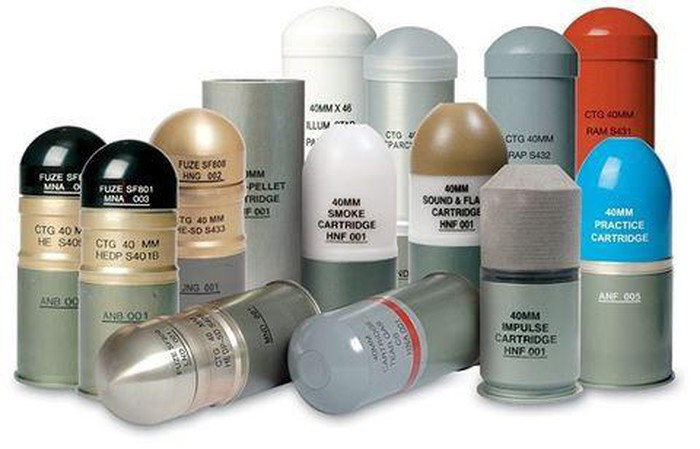 Các kỹ sư lấy nòng M203 và gắn trên giá đỡ của HK79, kết hợp với việc chỉnh sửa lại cơ cấu khai hỏa giúp chúng trở thành một trong những loại súng phóng lựu kẹp nòng hàng đầu hiện nay. Súng chỉ nặng 1,75kg, chiều dài 395mm, nòng dài 305mm.