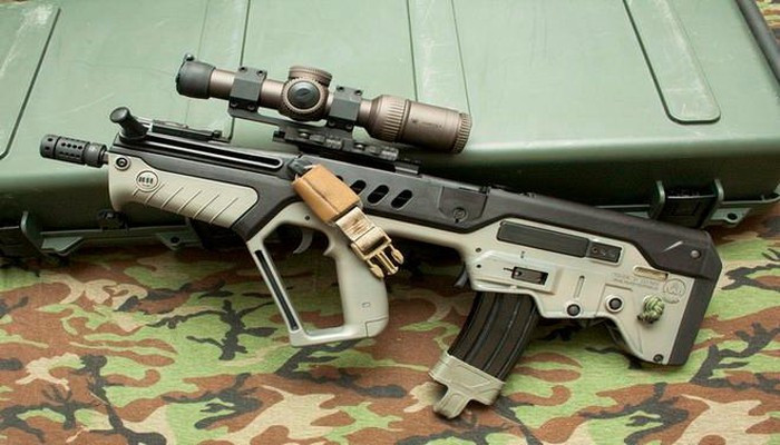 Sản phẩm quốc phòng này được trao danh hiệu súng trường tốt nhất của năm 2014 do tạp chí của Hiệp hội súng trường quốc gia Mỹ tổ chức.