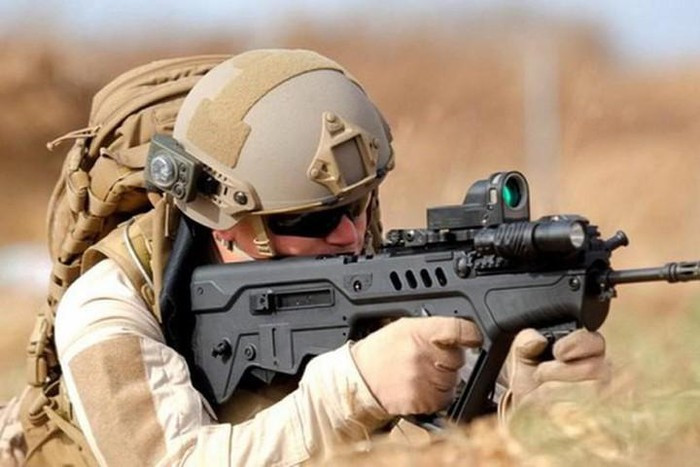 Thiết kế hiện đại, khả năng bắn nhanh và chính xác, hoạt động bền bỉ, súng trường tấn công TAR-21 hiện được coi là khẩu súng hiện đại mà nhiều lực lựng đặc nhiệm ưa thích.