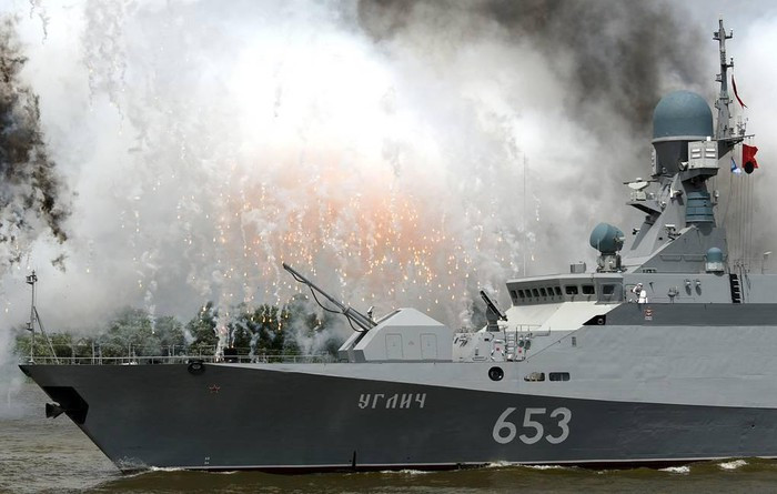 "Cuộc tập trận của hạm đội Caspian - hải quân Nga bắt đầu vào thứ sáu ngày 16/10 có thể được coi là một tín hiệu nhất định đối với Azerbaijan cũng như Thổ Nhĩ Kỳ", Đô đốc Viktor Kravchenko - cựu Tham mưu trưởng hải quân Nga nói với hãng tin Interfax.