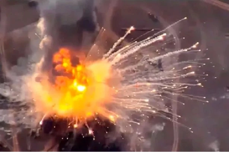 Quân đội Nga đang trang bị một số lượng lớn tên lửa và đạn pháo của Triều Tiên. 11.000 xe tải chở vũ khí và đạn dược của Triều Tiên đã được vận chuyển tới Nga, trong đó quan trọng nhất là tên lửa chiến thuật KN23 - phiên bản tên lửa đạn đạo Iskander-M của Nga - loại tên lửa này đã được đưa vào hoạt động từ năm 2020. Ảnh minh họa.