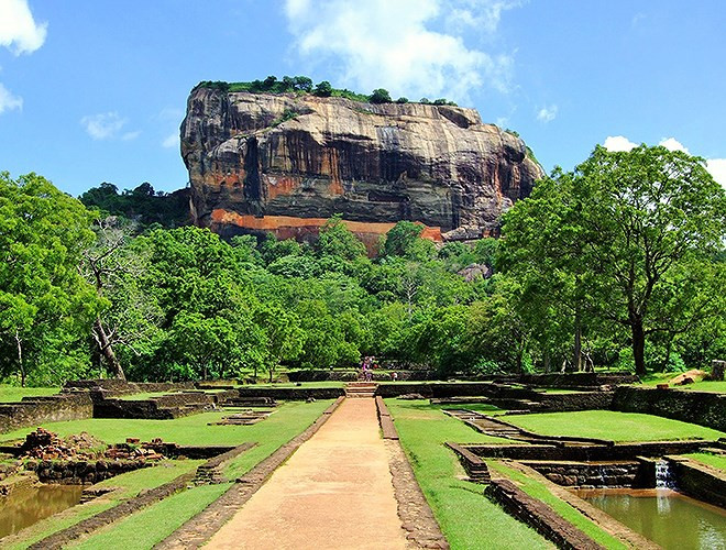 Sigiriya (Sri Lanka): Là một thành cổ bằng đá ra đời dưới triều vua Kassapa I (477-495).