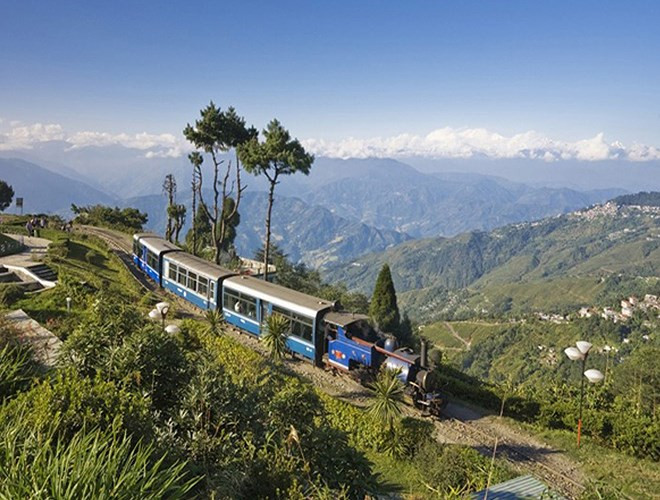 Hệ thống đường sắt trên núi (Ấn Độ): Được xây dựng dưới thời cai trị của thực dân Anh, hệ thống đường sắt trên núi của Ấn Độ thể hiện kỹ thuật nổi bật thời bấy giờ. Ảnh: Thebetterindian.