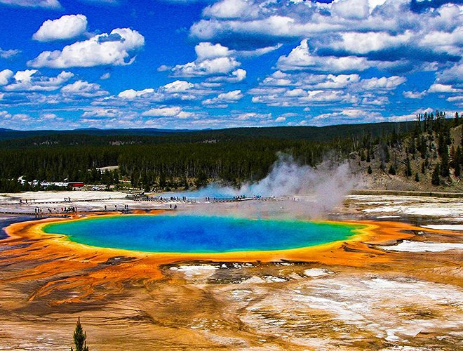Công viên quốc gia Yellowstone (Mỹ): Đây là nơi có nhiệt độ đất cao và có hơn 300 mạch nước phun ra từ lòng đất (nhiều nhất trên thế giới).
