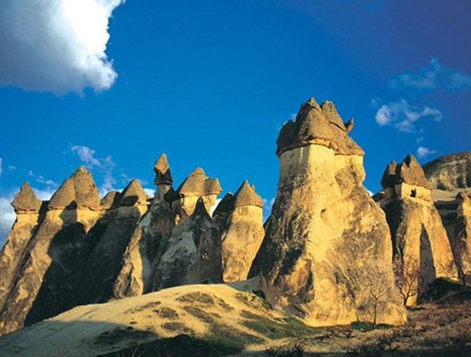 Vườn quốc gia Goreme và khu núi đá Cappadocia: Sự xói mòn đã tạo nên cảnh quan ngoạn mục ở Công viên quốc gia Goreme của Thổ Nhĩ Kỳ.