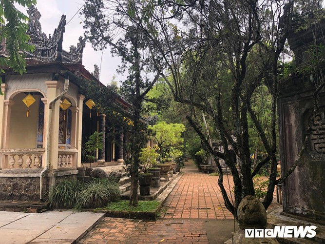 Tương truyền Hòa thượng Thích Nhất Định rất hiếu thảo. Trong lúc ở Thảo Am Đường, mẹ của Hòa thượng bị bệnh nặng.