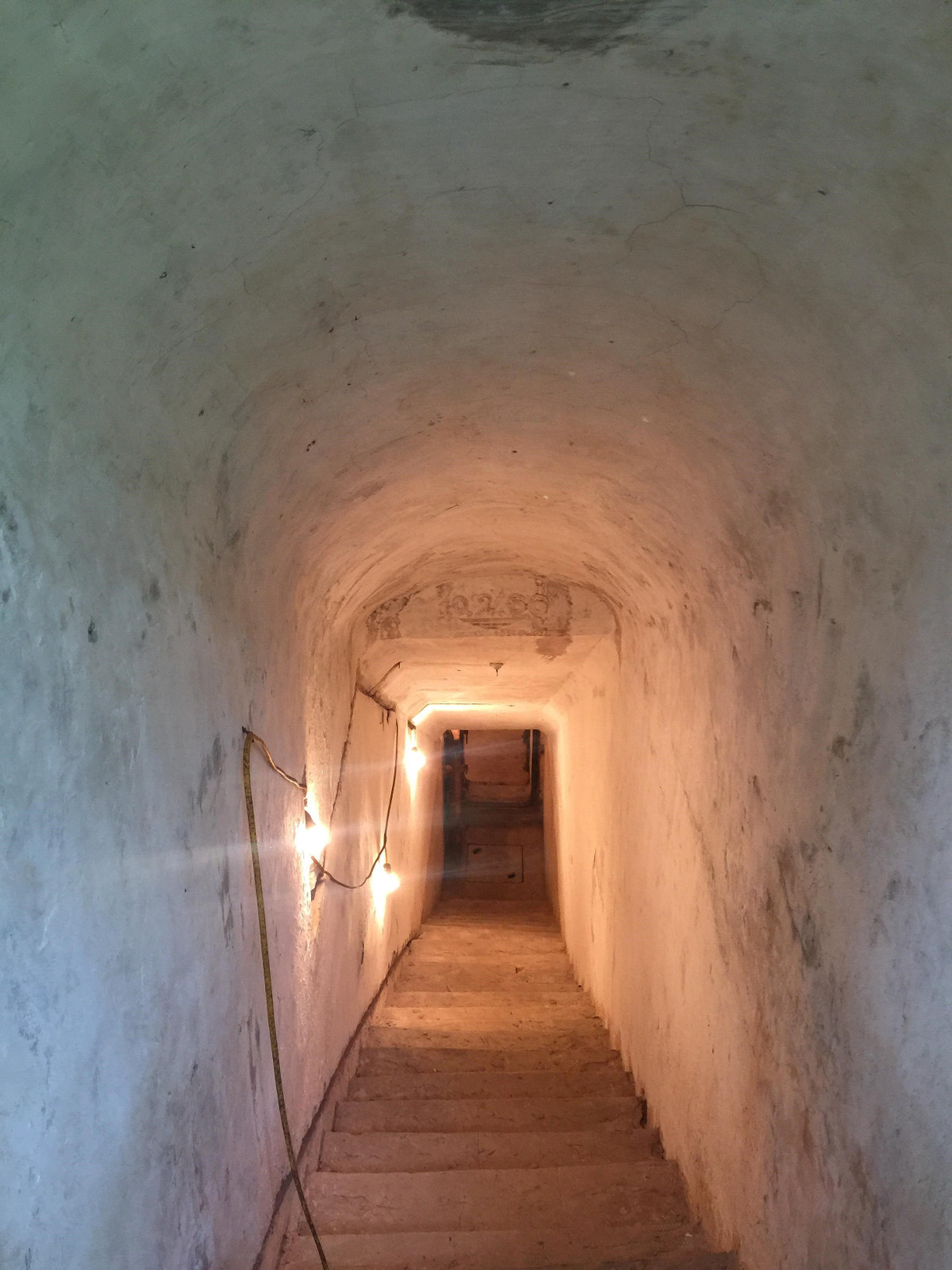 Đây là hầm của Cục Cơ yếu- Bộ Tổng Tham mưu, nằm sâu dưới lòng đất khoảng 6-7m.