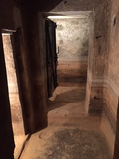 Căn hầm này nằm ngay tại khu vực sân điện Kính Thiên.