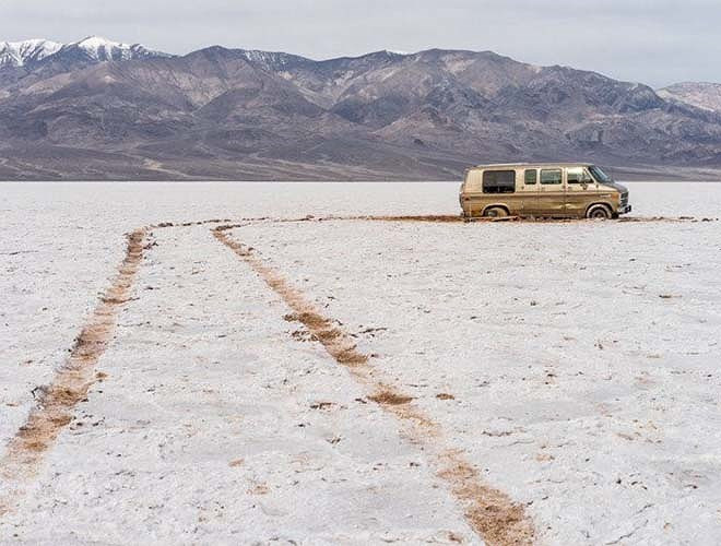 Tuy nhiên, vào tháng 9/2016, một nhóm du khách đã dùng một chiếc SUV giày xéo mặt đất, phá nát cảnh quan. Chưa đầy bốn tháng sau, một vụ việc tương tự diễn ra gây tổn hại nghiêm trọng cho khu vực này.