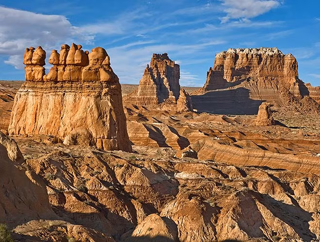 Năm 2013, Glenn Taylor dẫn theo một nhóm hướng đạo sinh tham quan khu vực này. Vì cho rằng những tảng đá có thể gây nguy hiểm nếu có ai đó đẩy chúng xuống lúc bọn trẻ đi ngang qua, Taylor quyết định tự xô ngã công trình triệu năm của tạo hóa chỉ với vài cú đẩy.