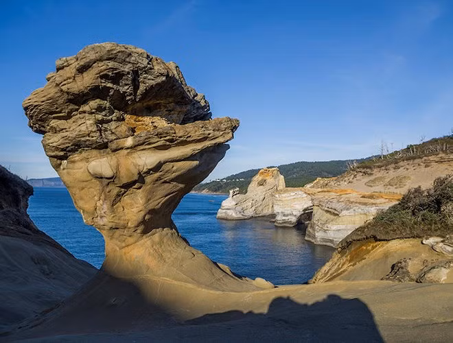 Đây là một trong những điểm du lịch hút khách ở vùng Bắc Thái Bình Dương.