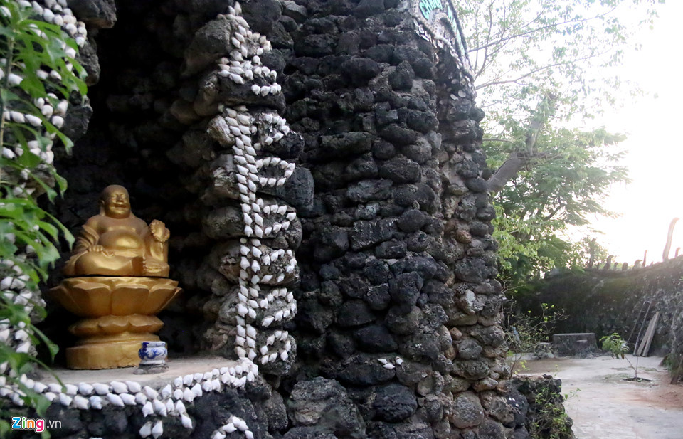 Khi đi hết các cửa “địa ngục”, du khách sẽ qua cầu Nại Hà để trở lại “trần gian”. Lúc này du khách sẽ được hít thở không khi trong lành, một cảm giác thật thoải mái, khác lạ so với khi còn ở dưới "địa ngục".