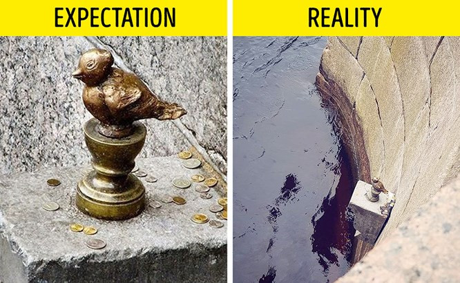 7. Tượng chú chim may mắn Chizhik-Pyzhik, Saint Petersburg, Nga: Bức tượng chú chim may mắn nằm ở Saint Petersburg sẽ thực sự làm bạn sửng sốt với ... kích thước nhỏ không tưởng. Có rất ít khách du lịch biết mức độ cực kỳ nhỏ bé của nó! Nếu kích thước của tượng lớn hơn, ai cũng có thể ném tiền xu thành công trên bệ của nó và mọi giấc mơ đều sẽ trở thành hiện thực.