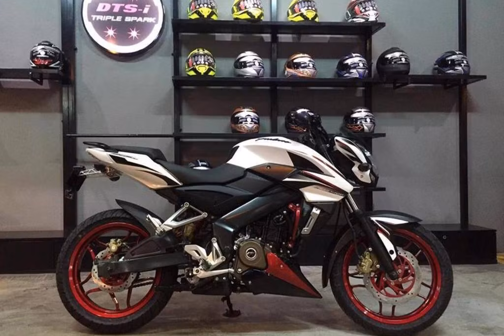 Là phiên bản giới hạn, tuy nhiên thiết kế của xe không có nhiều sự thay đổi so với bản tiêu chuẩn. Điểm khác biệt duy nhất trên xe chính là lớp màu ngoại thất mới cùng bộ vành hợp kim sơn màu và mỏ cày được sơn màu mới đồng nhất với nhau.