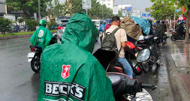 Nguoi Sai Gon hao huc don “mua vang” giua nang nong