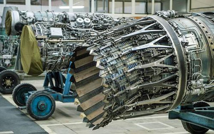 Chuyên gia Steve Trimble - biên tập viên quốc phòng của Tuần san Hàng không và là cộng tác viên của The War Zone lưu ý rằng chất lượng hoàn thiện chiếc máy bay mới nhất này dường như đạt tiêu chuẩn cao hơn.