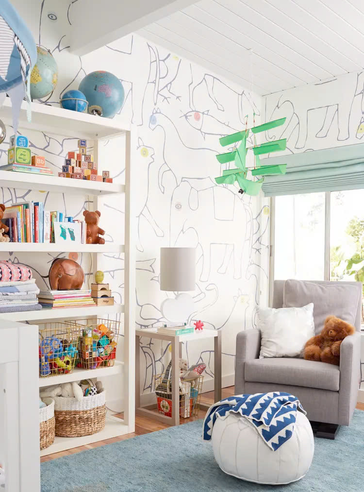 Sử dụng giỏ kim loại trong phòng trẻ không chỉ lưu trữ những khối lego lớn mà còn tăng vẻ hiện đại cho căn phòng.